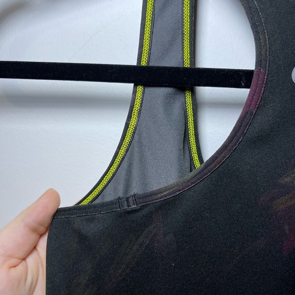 Lululemon women’s black floral cool racerback midnight iris in size XS - Picture 5 of 5